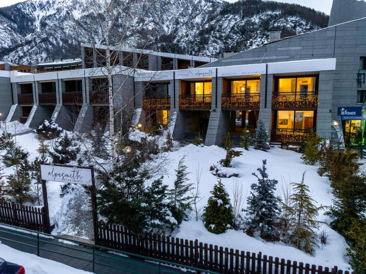 Alpesmith - Bike & Ski Apartments Bardonecchia Exterior foto