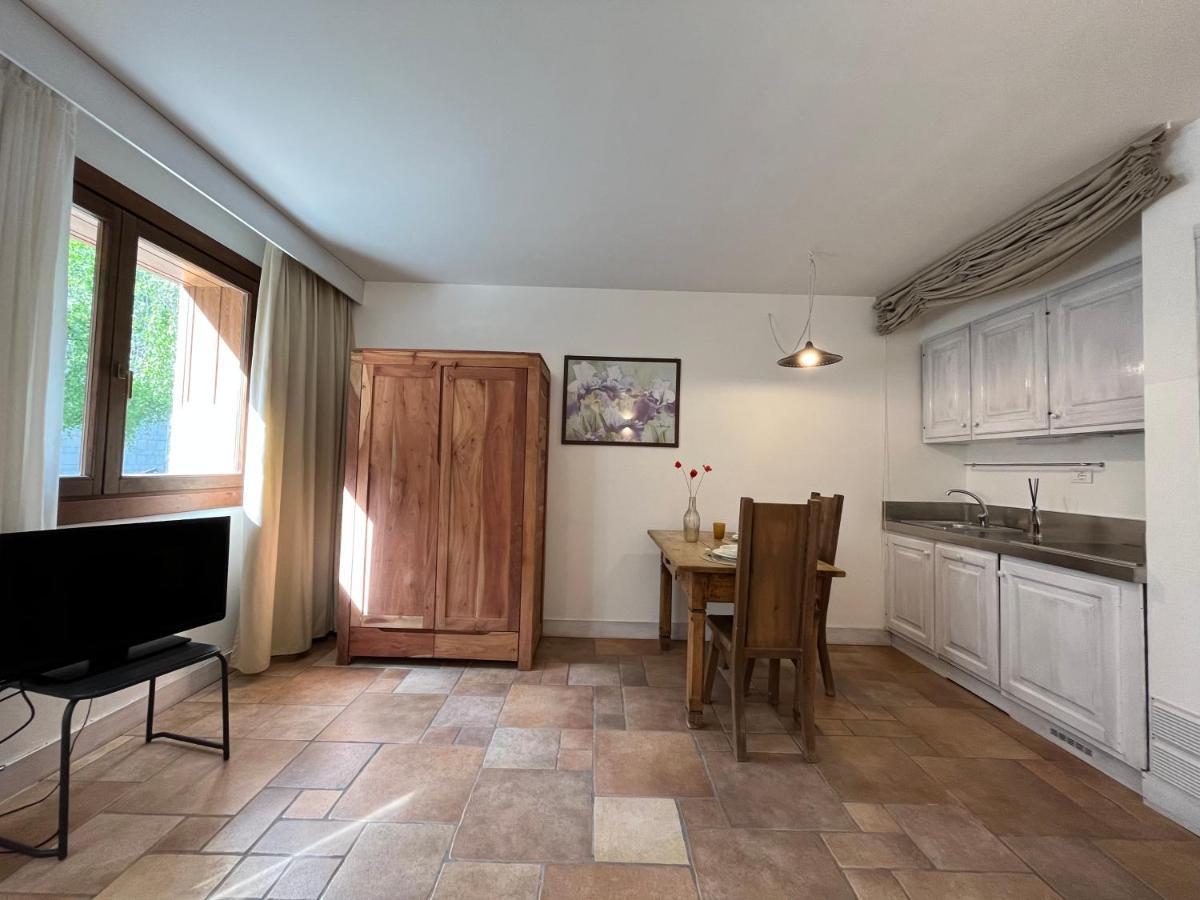 Alpesmith - Bike & Ski Apartments Bardonecchia Exterior foto