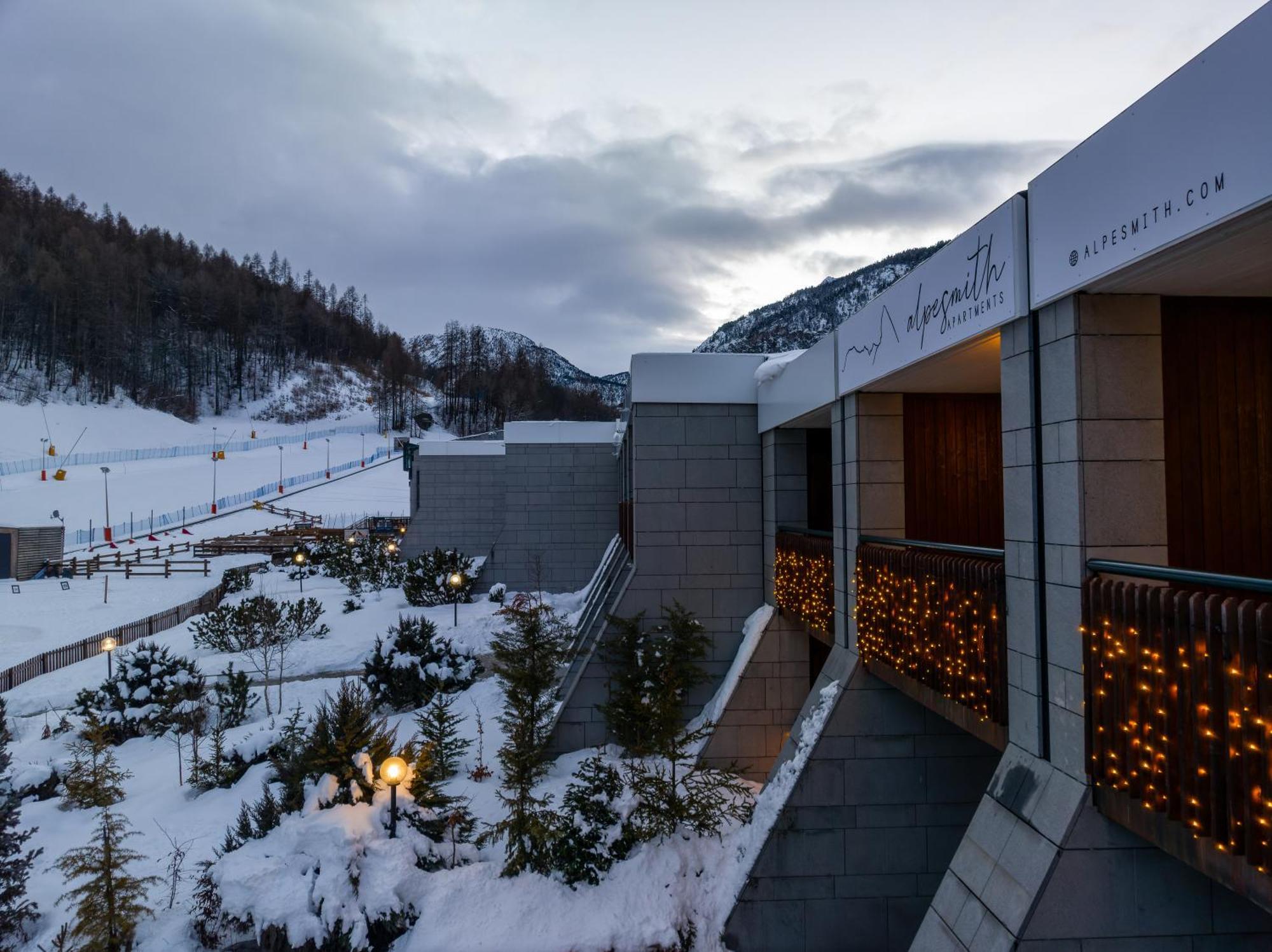 Alpesmith - Bike & Ski Apartments Bardonecchia Exterior foto